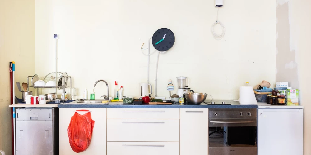 Pirms un pēc: kā iekārtot virtuvi, kas apvienota ar dzīvojamo istabu