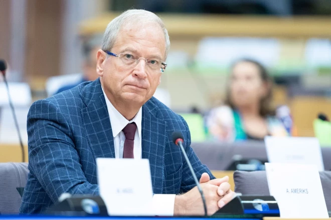 Eiropas Parlamenta deputāts Andris Ameriks  atzīst, ka politiķi nereti ir gatavi pieņemt lēmumus, kuriem nav reāla seguma.