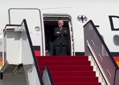 VIDEO: misēklis vai tīšām? Vācijas prezidentu "aizmirst" sagaidīt Kataras lidostā