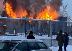 VIDEO: Vecmīlgrāvī ostas teritorijā izcēlies paaugstinātas bīstamības ugunsgrēks