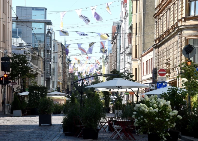 Zaļās sienas, zaļais jumts un lietusdārzs! Iecerēts vērienīgs apzaļumošanas projekts Tērbatas ielā