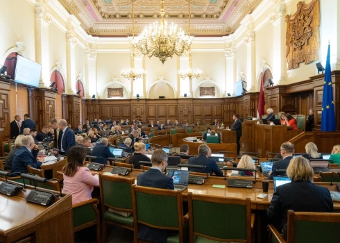 FOTO: Saeima ratificē Stambulas konvenciju
