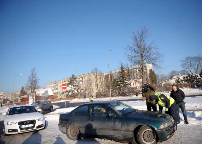 No šodienas automašīnām jābūt aprīkotām ar ziemas riepām