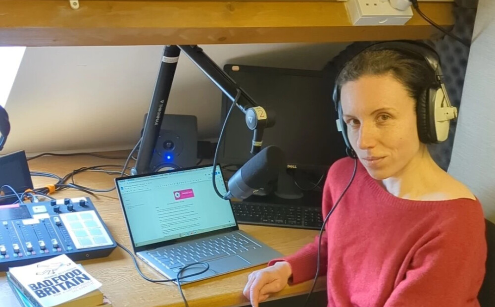 Pēc smagas izdegšanas Latvijā Kristīne pārcēlās uz Lielbritāniju un sāka vadīt savu radio šovu