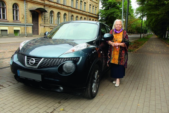 Pirms četriem gadiem 88 gadu vecumā aktrise pielika punktu automašīnas vadīšanai.