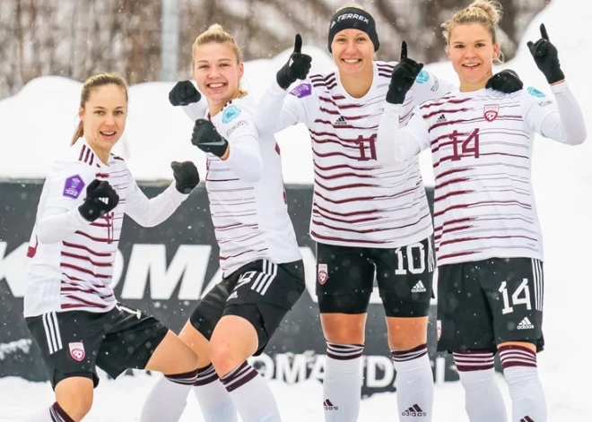 Ševcova iesit "hat-trick"; Latvijas futbolistes pārliecinoši uzvar Andoru