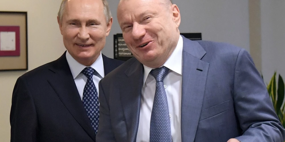 Vladimirs Putins un Vladimirs Potaņins - viņš šogad Krievijā nopelnījis miljardus.