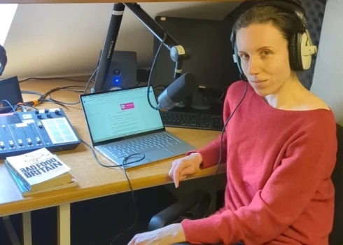 После сильного выгорания в Латвии Кристине переехала в Великобританию и начала вести собственное радиошоу