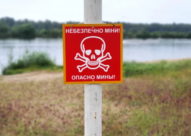 Krievu karavīri spiesti doties uzbrukumā pāri saviem mīnu laukiem