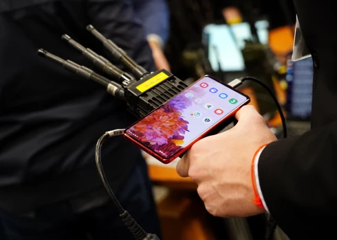 Dažādu valsts iestāžu un uzņēmumu vārda izmantošana ir viens no krāpnieku iecienītākajiem darba instrumentiem. Ilustratīvs foto