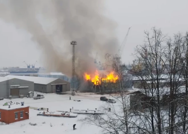 Возникший в четверг пожар в Вецмилгрависе потушили лишь в воскресенье вечером