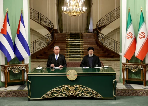 Irāna un Kuba apņemas stiprināt attiecības
