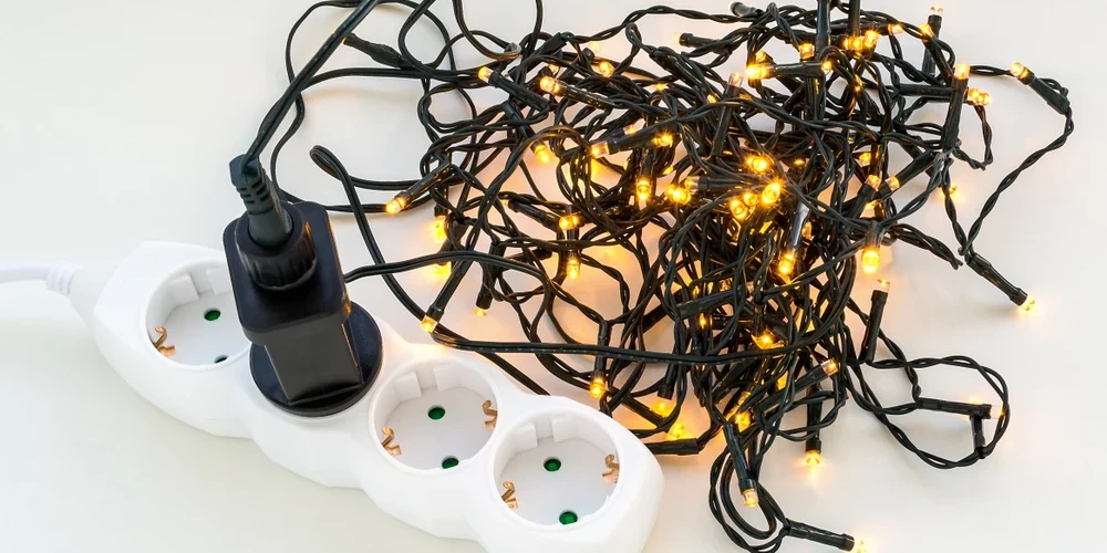  Гирлянды, предназначенные для внутренних помещений, нельзя использовать на улице, и наоборот, именно поэтому важно использовать лампочки в соответствии с целями, указанными на маркировке.