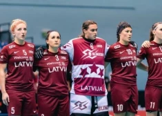 Latvijas florbolistes pasaules čempionāta grupu turnīra pēdējā spēlē kapitulē Šveicei