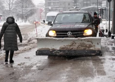 Rīgā soda par savlaikus neiztīrītām autostāvvietām un sabiedriskā transporta pieturām