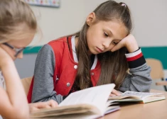 Bērniem vajag sava veida struktūru – skolas vidē to nodrošina skolotāji, konkrēts mācību stundu ilgums un zvana aicinājums sēsties atpakaļ skolas solā un mācīties. Pandēmijas laikā šī struktūra tika izjaukta.