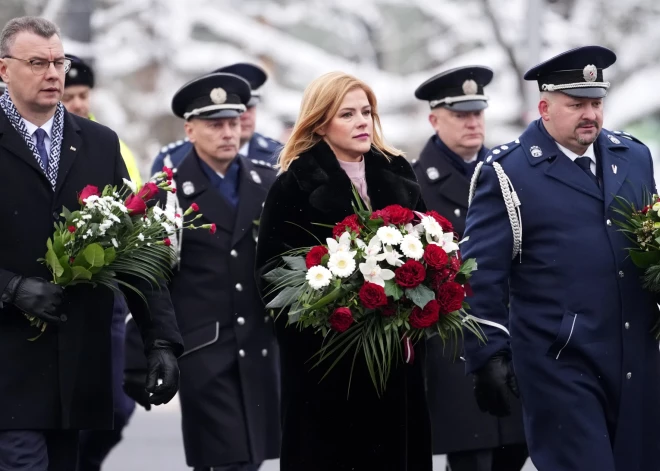 Svinīgā ziedu nolikšanas ceremonija pie Brīvības pieminekļa, atzīmējot Valsts policijas 105. gadadienu.