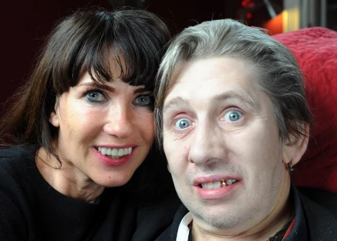 Šeins Makgovans ar sievu Viktoriju Mēriju Klārku.