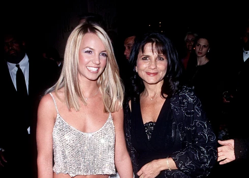 Britnija Spīrsa ar mammu Linnu 2000. gadā.