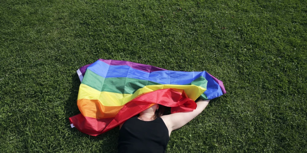 Nedroši un izolēti: Krievijas LGBT kopienas locekļu slepenā dzīve