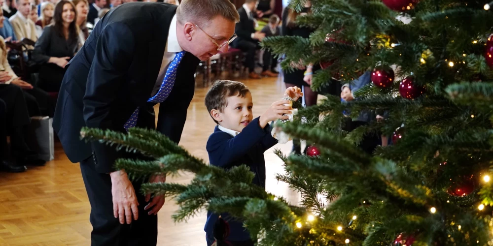 ФОТО: Ринкевич на предрождественском приеме приветствовал 20 многодетных семей