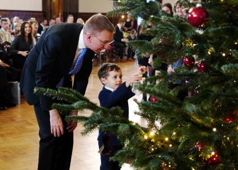 ФОТО: Ринкевич на предрождественском приеме приветствовал 20 многодетных семей