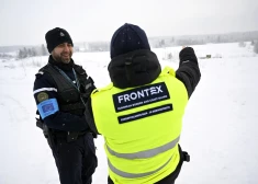 Eiropas Savienības (ES) robežsardzes aģentūra "Frontex" izvietojusi aptuveni 50 sargus Somijas un Krievijas robežas novērošanai.