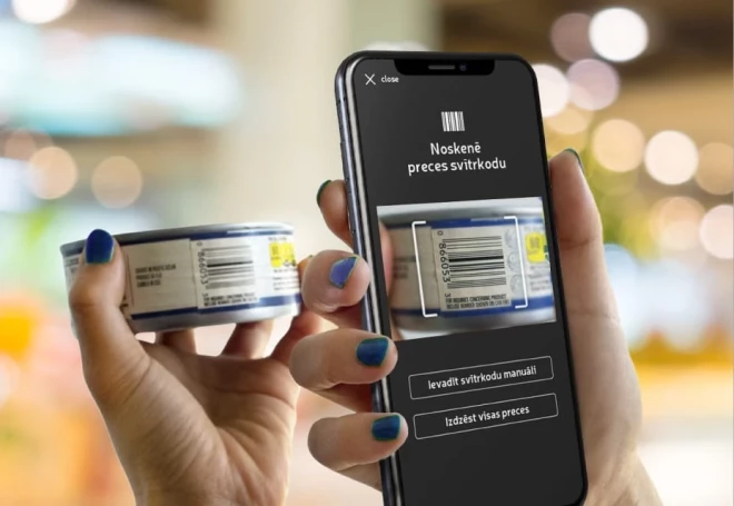 Izmantojot "Rimi" e-lietotni, iespējams ar viedtālruni skenēt pirkšanai izvēlētos produktus.