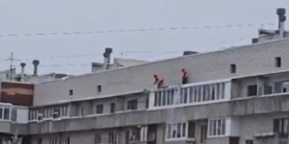 VIDEO: soctīklus šokē Sanktpēterburgas sētnieki-kamikadzes