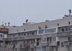VIDEO: soctīklus šokē Sanktpēterburgas sētnieki-kamikadzes
