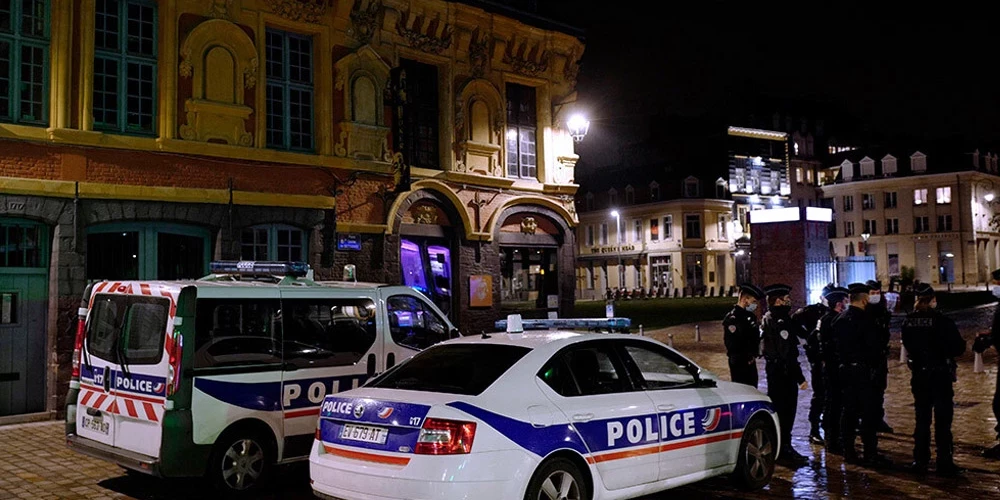 Francijā par līdzdalību brutālajā skolotāja slepkavībā notiesā sešus pusaudžus