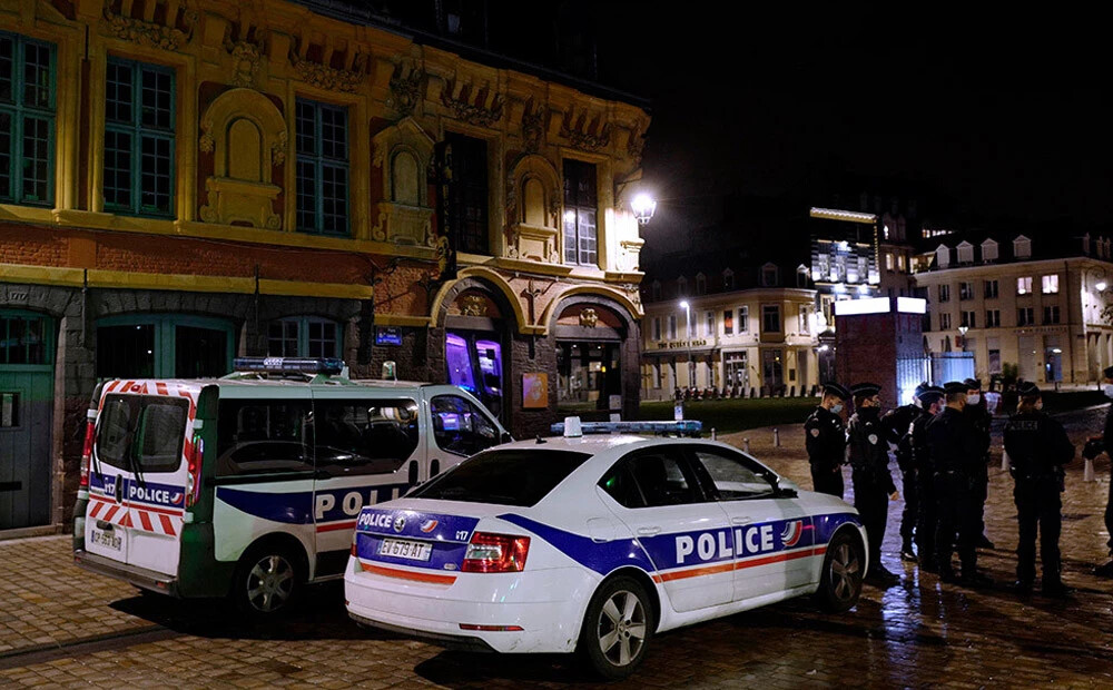 Francijā par līdzdalību brutālajā skolotāja slepkavībā notiesā sešus pusaudžus