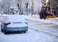 Sniega tīrīšanas laikā ieviesīs īslaicīgus automašīnu novietošanas ierobežojumus 
