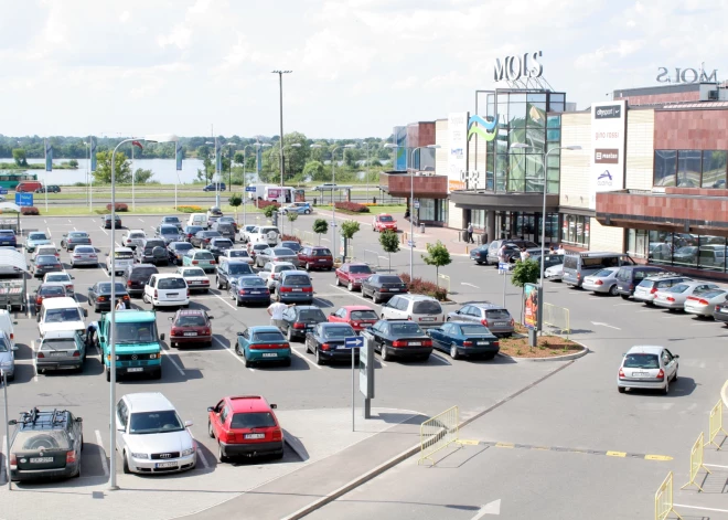 Sola izstrādāt ieteikumus plašāku autostāvvietu veidošanai pie tirdzniecības centriem