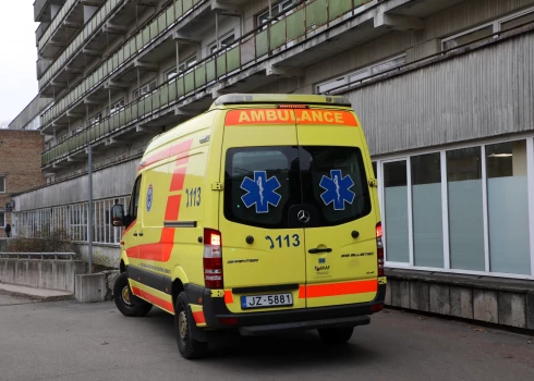 Latvijas slimnīcas sāk piepildīt Covid pacienti; pieaug arī nāves gadījumu skaits