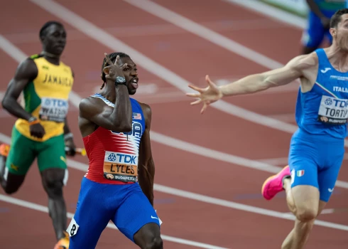 Pasaules ātrākais vīrs amerikānis Lailss Parīzes olimpiskajās spēlēs grib iegūt četras zelta medaļas