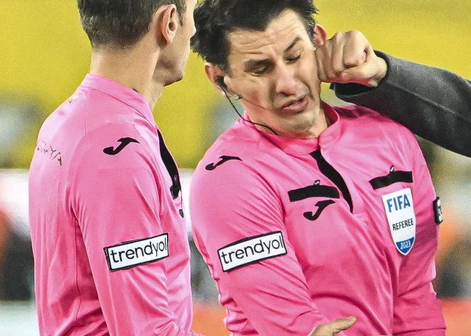 Pēc pamatīga incidenta pirmdienas vakara spēlē starp “MKE Ankaragucu” un “Caykur Rizespor” uz laiku ticis apturēts Turcijas futbola čempionāts. Spēles 97. minūtē “Caykur Rizespor” spēja panākt izlīdzinājumu 1:1, kas ļoti nepatika “MKE Ankaragucu” prezidentam Farukam Kočam, kurš notikušajā par vainīgo uzskatīja spēles galveno tiesnesi Halilu Umutu Meleru, kuru devās pārmācīt.
