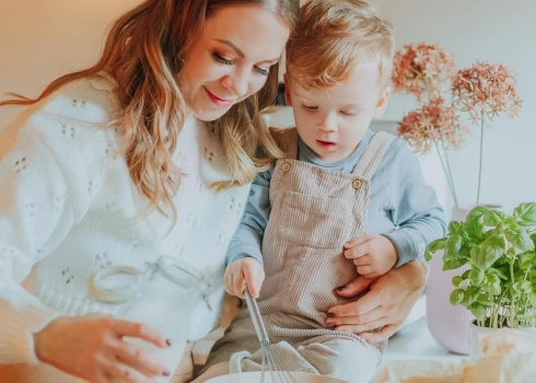 Grāmatas autores skarbākais ēdiena kritiķis Olivers (2 gadi) šīs receptes ir atzinis par labām, tāpēc autore ir pārliecināta, ka arī citiem ēdiena baudītājiem tās garšos un kļūs iemīļotas.