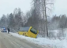 VIDEO: Balvu novadā negadījumā iekļuvis "Ecolines" pasažieru autobuss