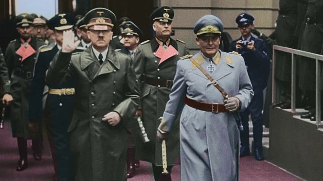 Ādolfs Hitlers un Hermanis Gērings dodas uz teātri Hitlera dzimšanas dienā.