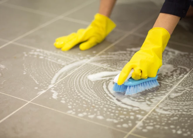 Kā ātri un iedarbīgi notīrīt flīzes?