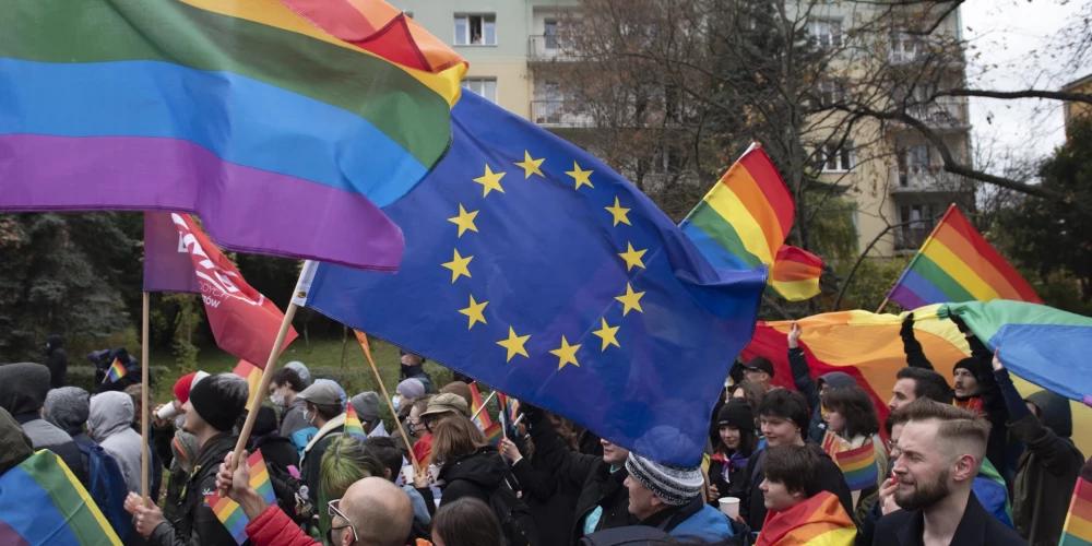 Eiropas Cilvēktiesību tiesa vēršas pret Poliju, kas spītīgi neatzīst viendzimuma pārus
