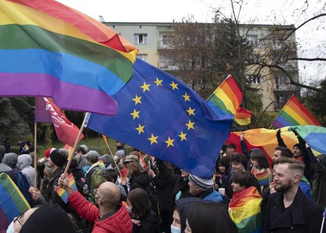 Eiropas Cilvēktiesību tiesa vēršas pret Poliju, kas spītīgi neatzīst viendzimuma pārus