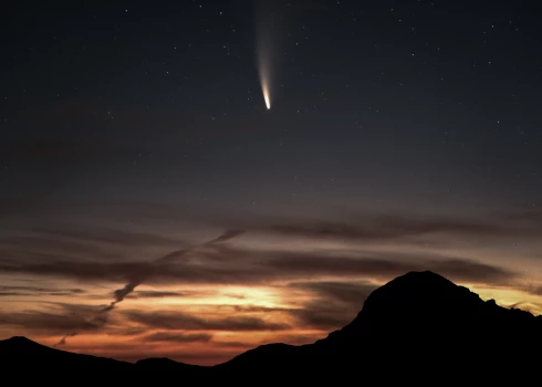 Bruņojamies ar pacietību — visslavenākā komēta sāk tuvoties Zemei