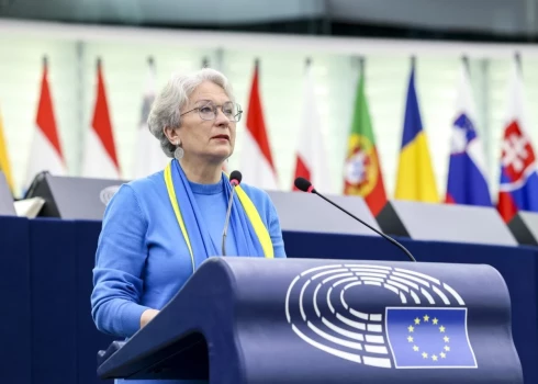 Kalniete: ES valstu līderi nedrīkst vilcināties ar ES iestāšanās sarunu sākšanu ar Ukrainu
 
