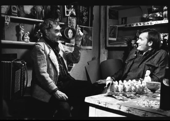 Spēlfilmas “Mans draugs - nenopietns cilvēks” kadrs (no kreisās: Ēvalds Valters Čakāna lomā un Jānis Paukštello Arvīda Lasmaņa lomā).