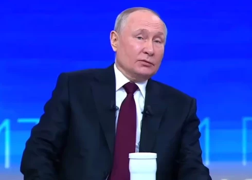 "Puiši lieliski karo!" Putins nāk klajā ar ziņu, ka līdz gada beigām karam pret Ukrainu pulcēs vēl pusmiljonu krievu