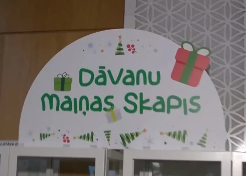 Отдать ненужное, получить полезное: в Латвии открывается шкаф для обмена подарками
