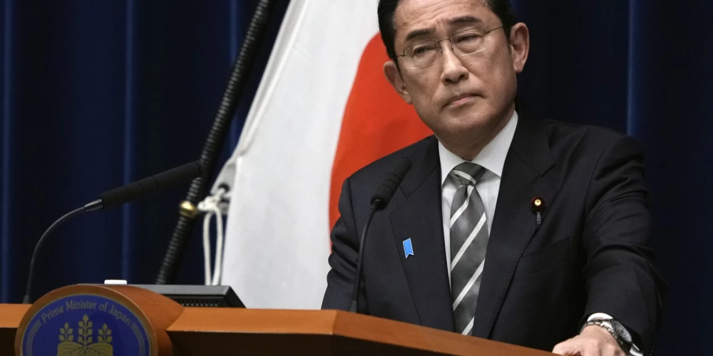 Japānā trīs ministri demisionē kukuļošanas skandāla dēļ
