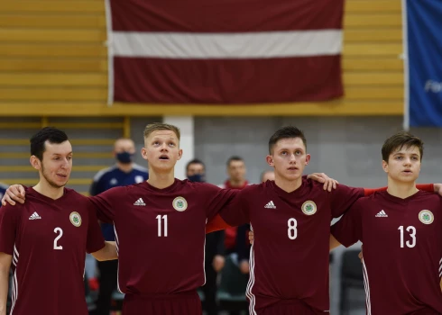 Latvijas vīriešu telpu futbola izlase pārbaudes turnīrā Dānijā uzvar Lietuvu un iekļūst pusfinālā